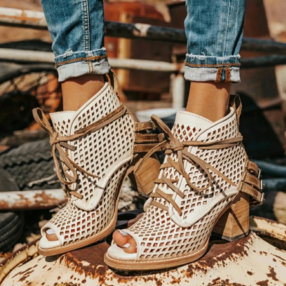 Freebird Benni shoes. Size 10